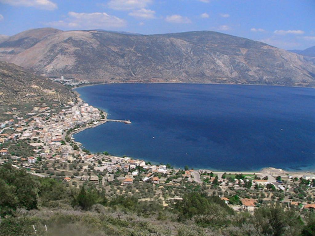 فندق Iridanos أنتيكيرا المظهر الخارجي الصورة