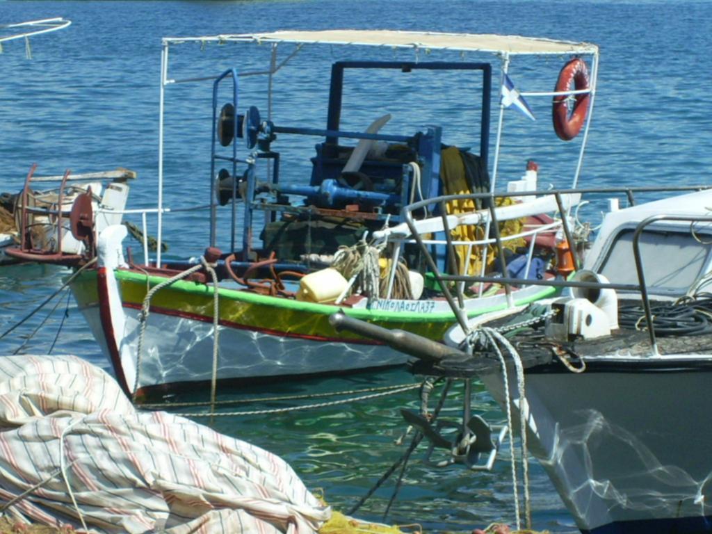 فندق Iridanos أنتيكيرا المظهر الخارجي الصورة